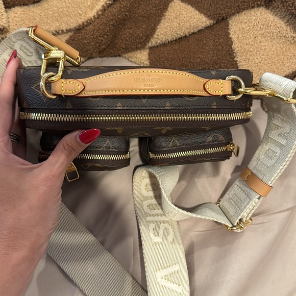 Louis Vuitton Utility Crossbody bag - Picture 3 of 8